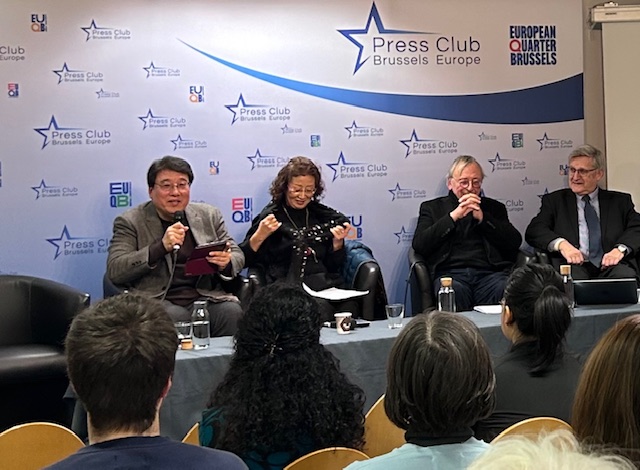 반디의 ‘고발’, 파리에서 브뤼셀로 기사 이미지